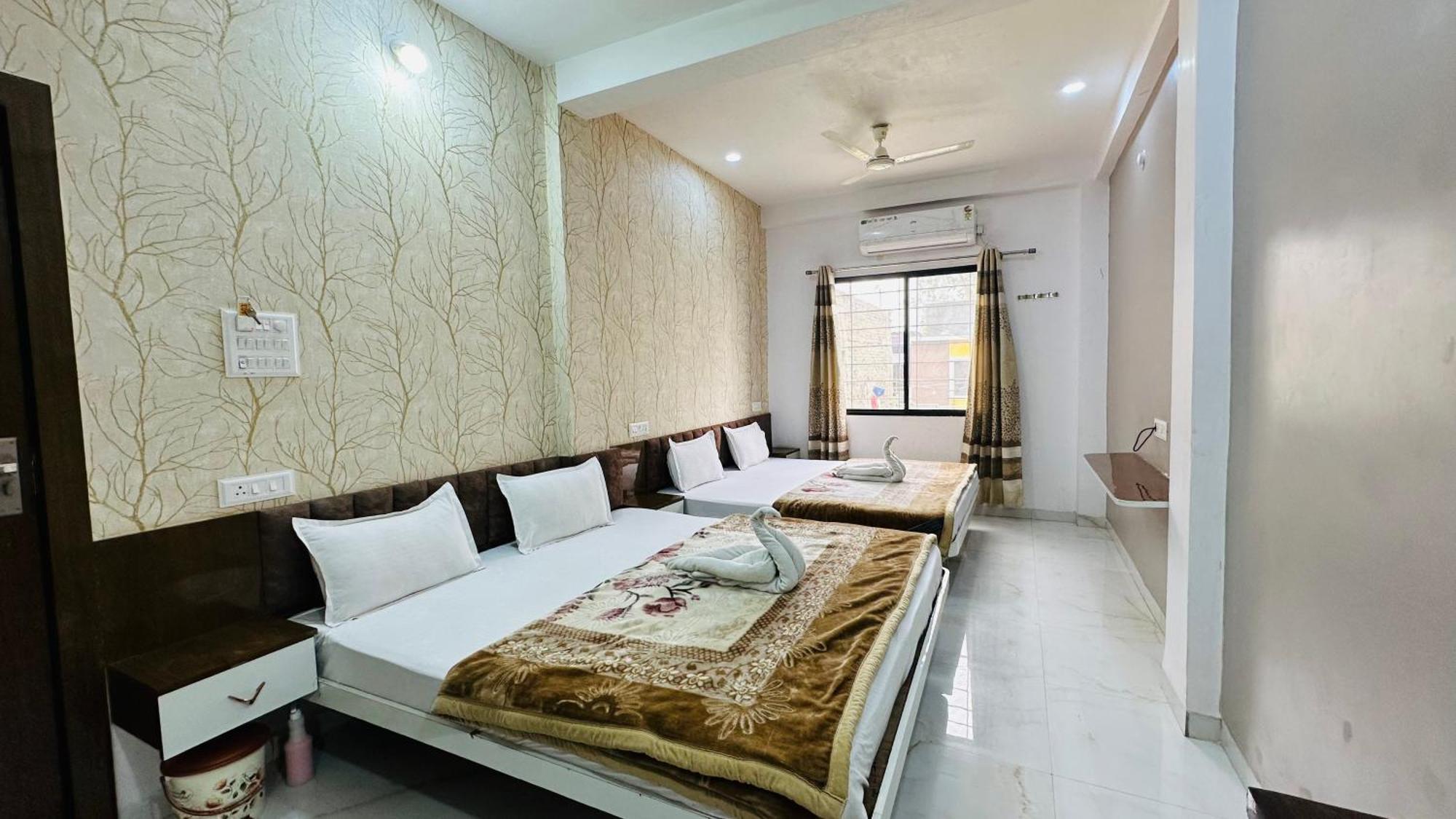 Hotel Kanha Palace Ujjain Exterior photo